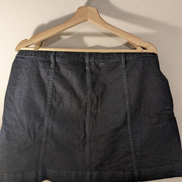 LC Lauren Conrad button mini skirt - Picture 3 of 3